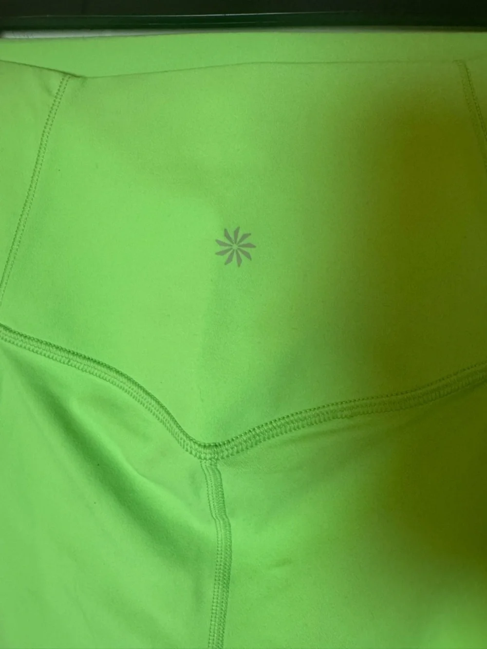 Athleta Salutation Stash Pocket II 5” Shorts Green Size S - Picture 4 of 6